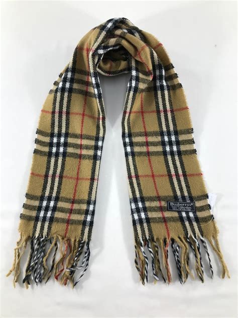 riconoscere sciarpa burberry falsa